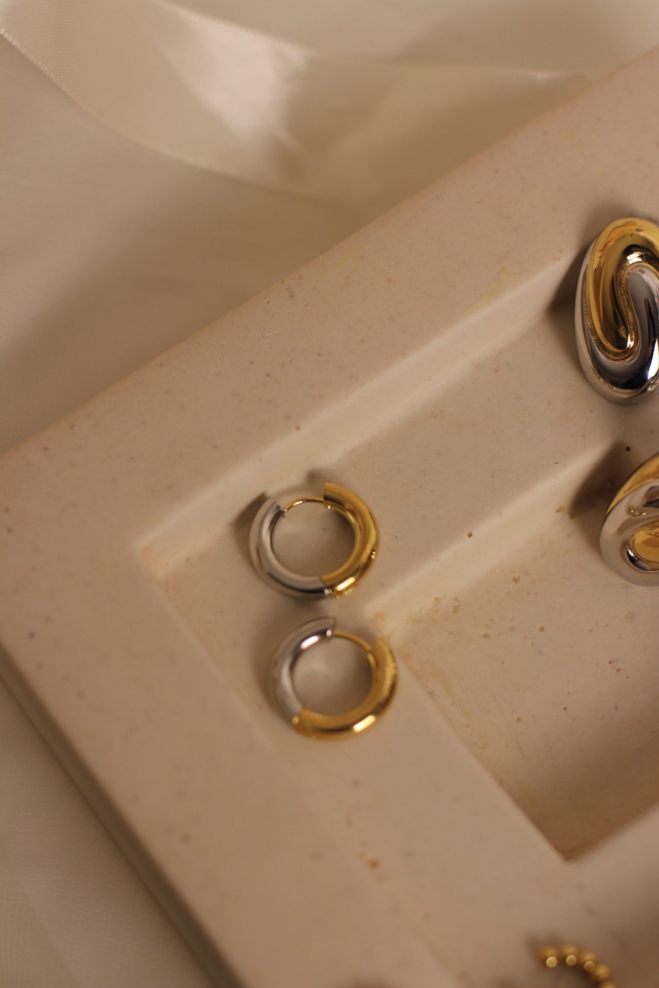 Olympia Dual-Tone Hoops