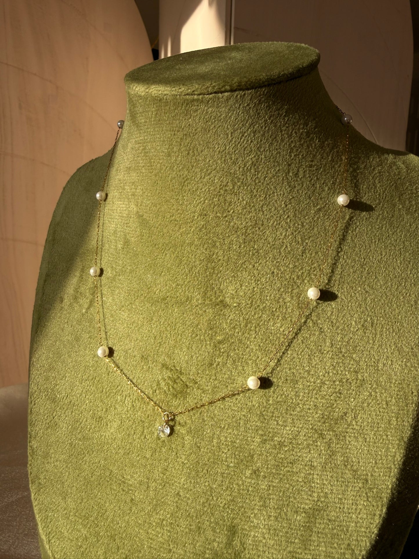 Pearl Glow Dots Necklace